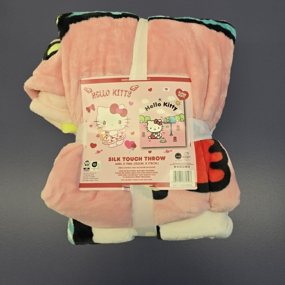 Hello Kitty NWT 60in × 70in (152cm ×178cm) Throw Blanket